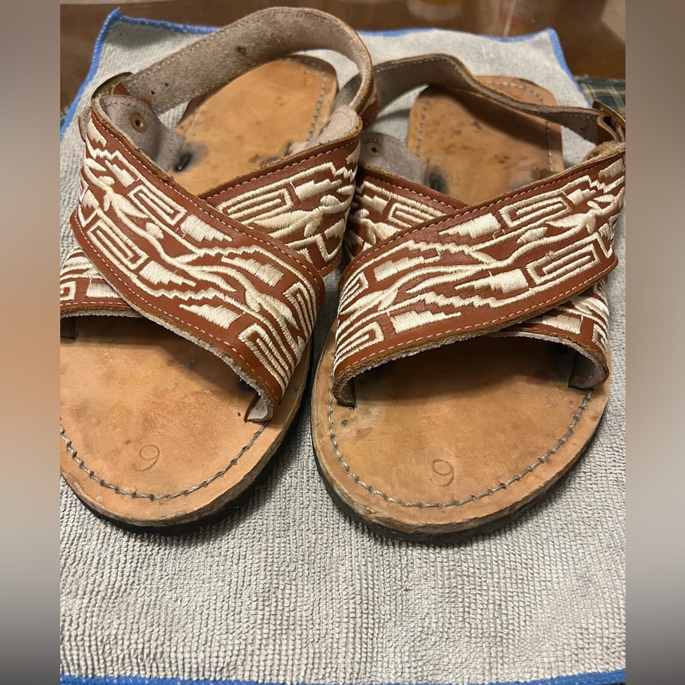 Mens Brown and Cream Sandals
Size 6